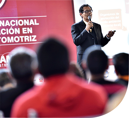 Profesionales en Conferencias técnicas sobre mecánica automotriz en la Feria Expomecanica Perú 2020